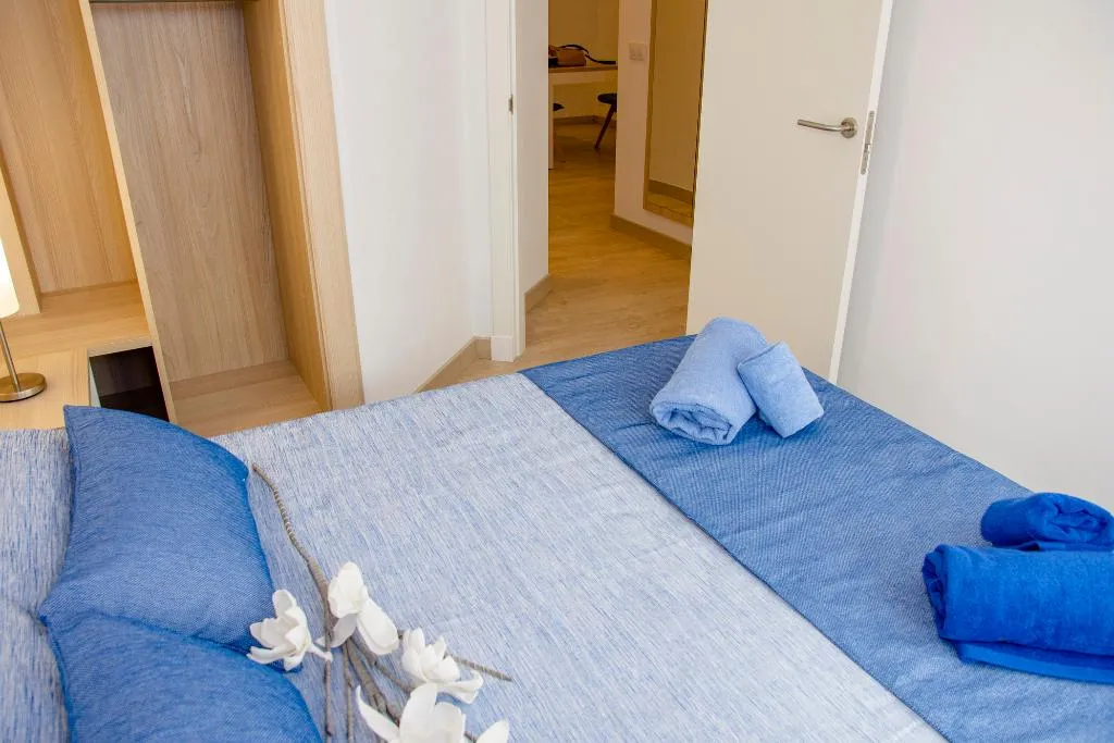 APARTMENT THREE BEDROOMS ONE BATHROOM Room, Maribel, Menorca