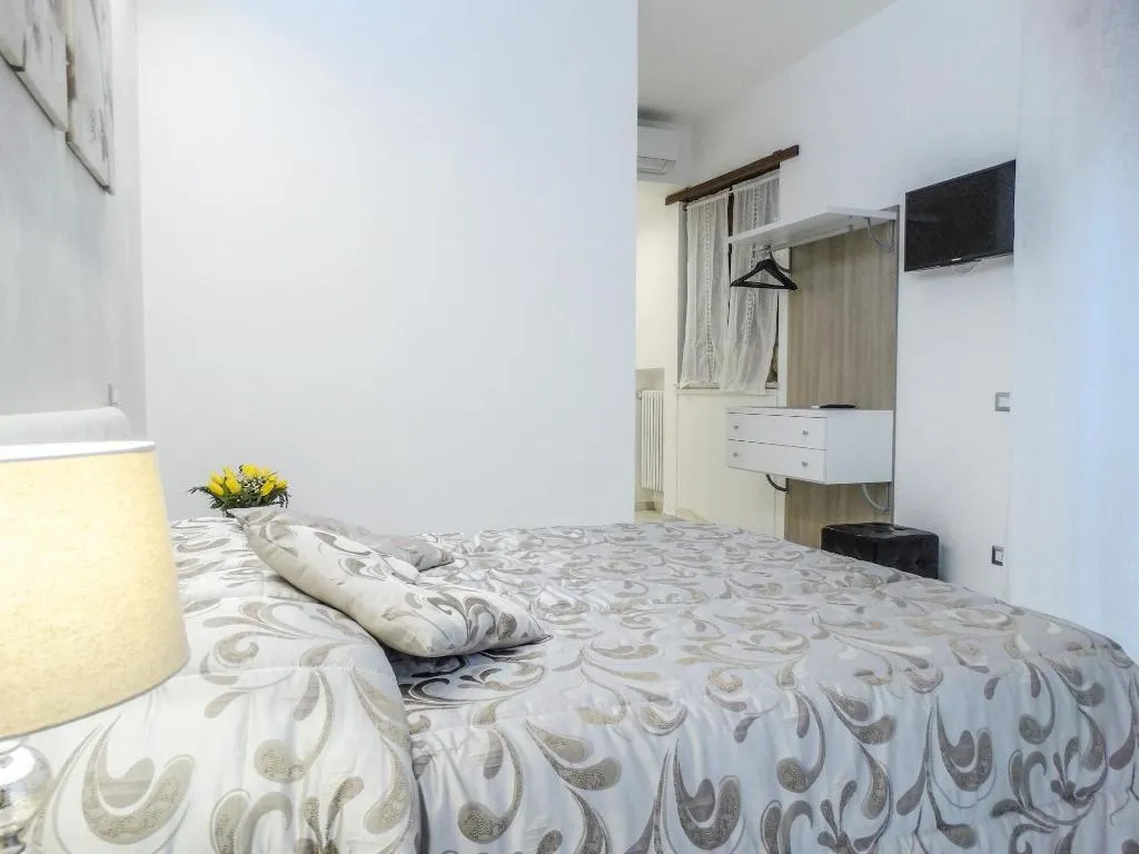 Room, Happy Home 2C, Naples