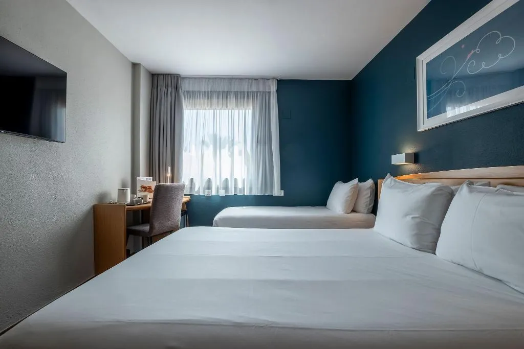 Double or Twin CAPACITY 3 Room, Travelodge Alicante Puerto, Costa Blanca