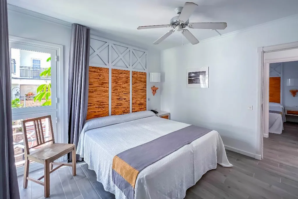 Room, Parque del Sol, Tenerife