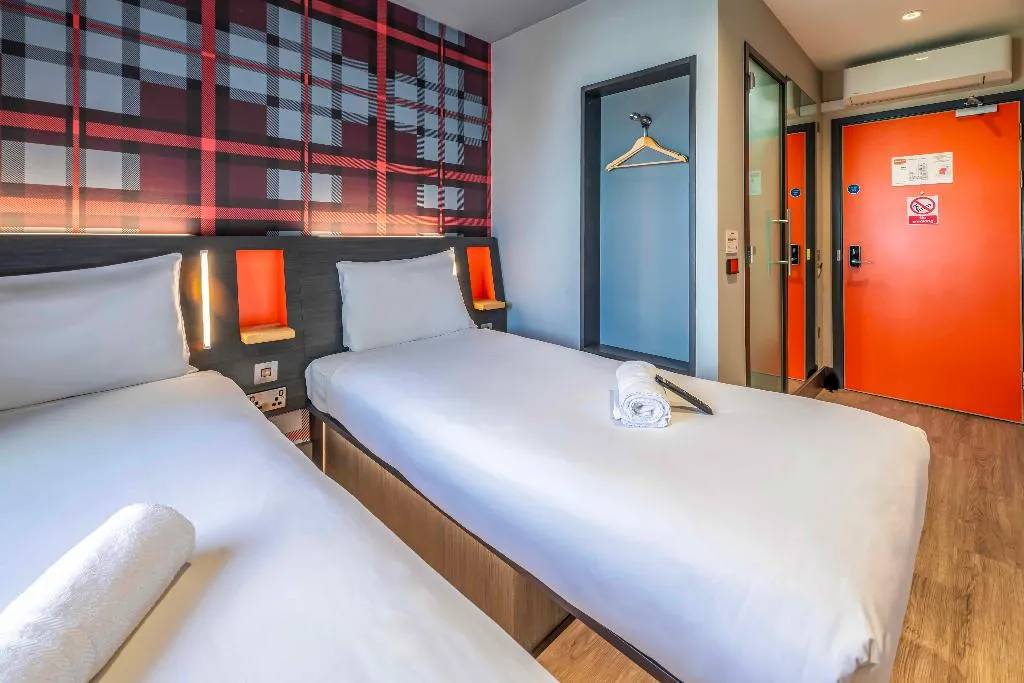 TWIN STANDARD Room, easyHotel Dublin City Centre, Dublin