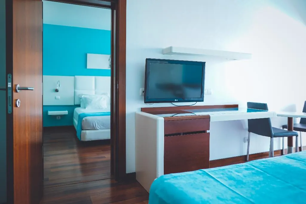 FAMILY ROOM CAPACITY 3 Room, Aquashow Park Hotel, Algarve