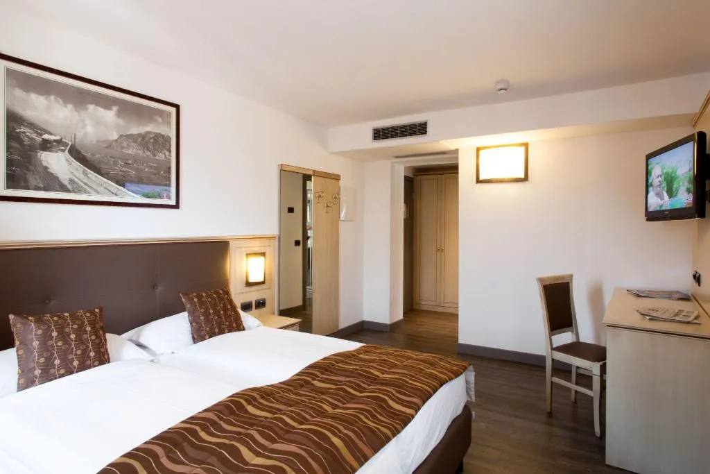 TRIPLE STANDARD Room, Portici - Romantik & Wellness, Milan