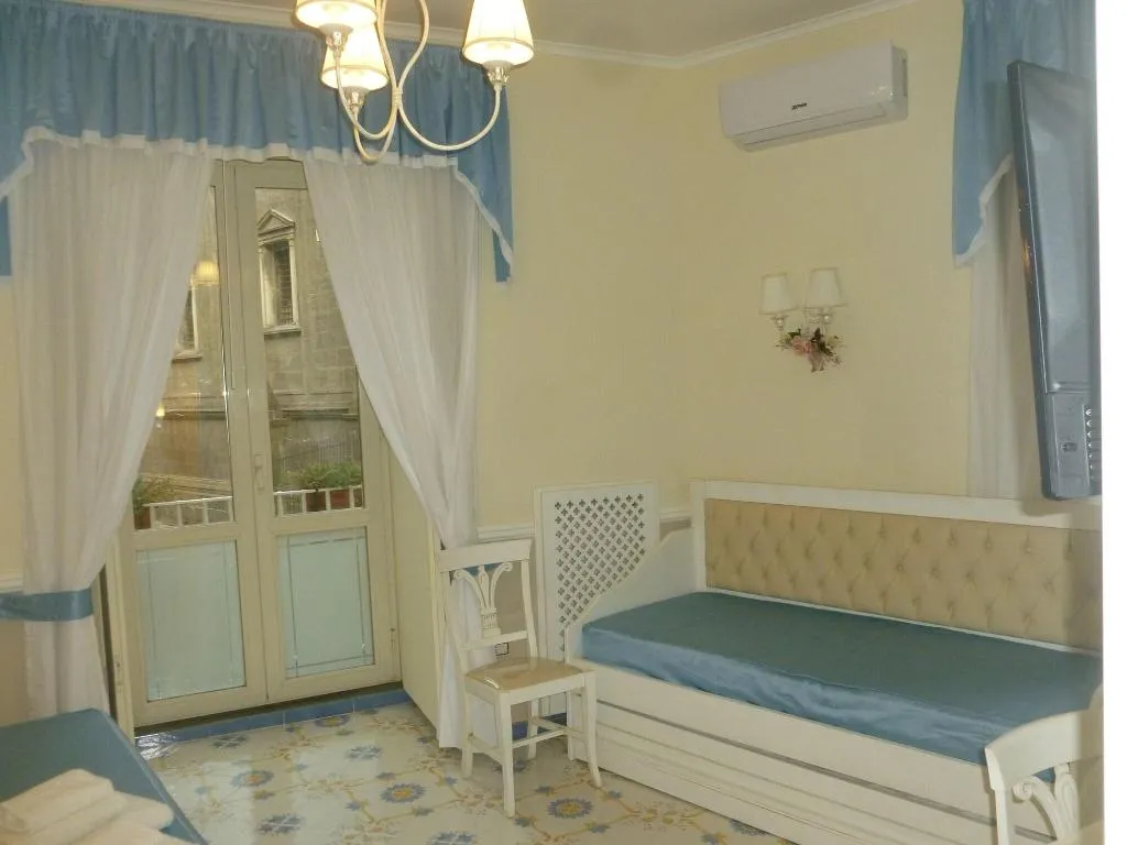 Room, Olimpo degli Dei, Naples