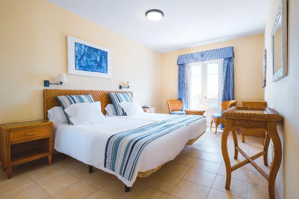 BUNGALOW WITH JACUZZI Room, Apartamentos LIVVO Coloradamar, Lanzarote