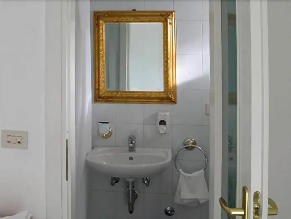 Room, La Maliosa D' Arienzo, Naples
