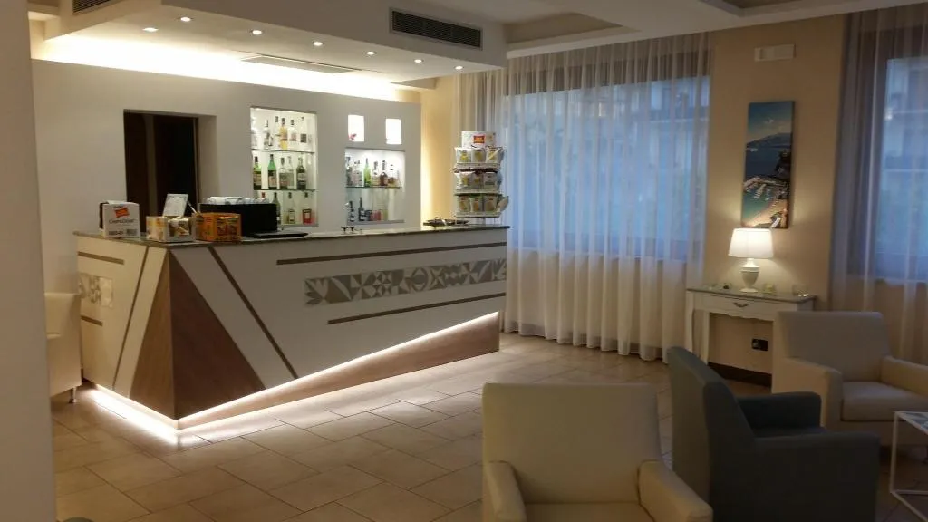 Lobby, Leone, Naples