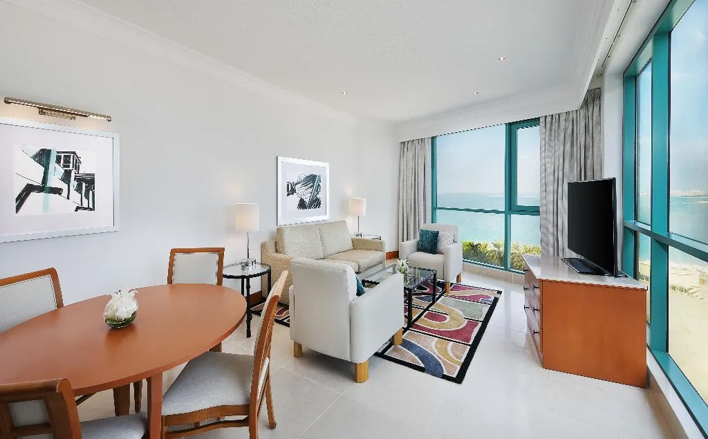SUITE EXECUTIVE KING BED Room, Hilton Dubai Jumeirah, Dubai