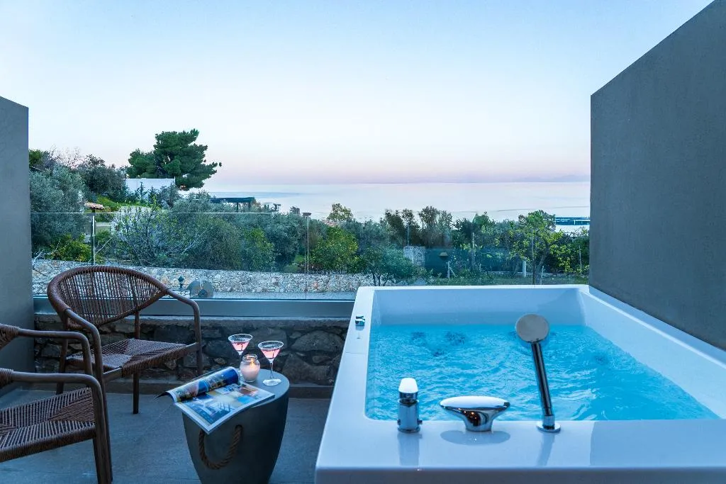 Double or Twin DELUXE WITH JACUZZI Room, Irida Aegean View, Skiathos