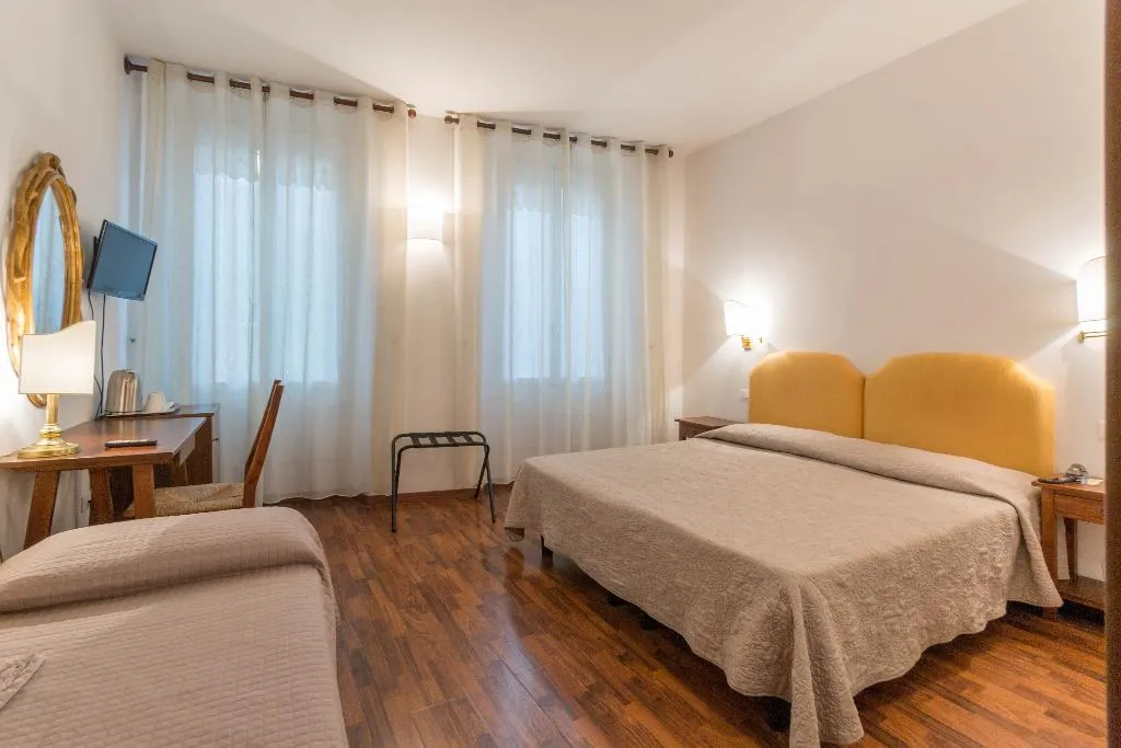 TRIPLE CLASSIC Room, Hotel Rex, Florence