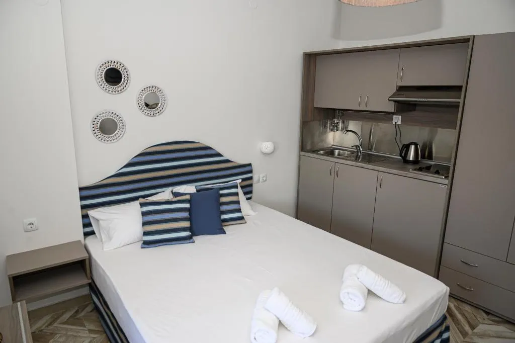 DOUBLE basement Room, Parthenon Art Executive Wing, Thessaloniki