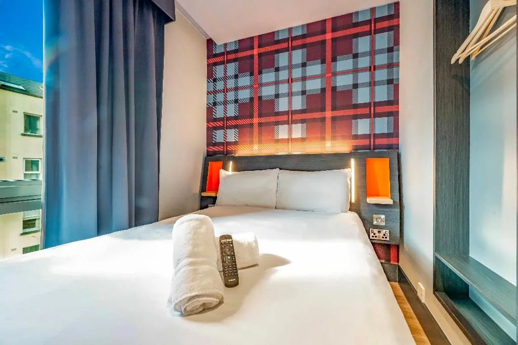 DOUBLE STANDARD Room, easyHotel Dublin City Centre, Dublin