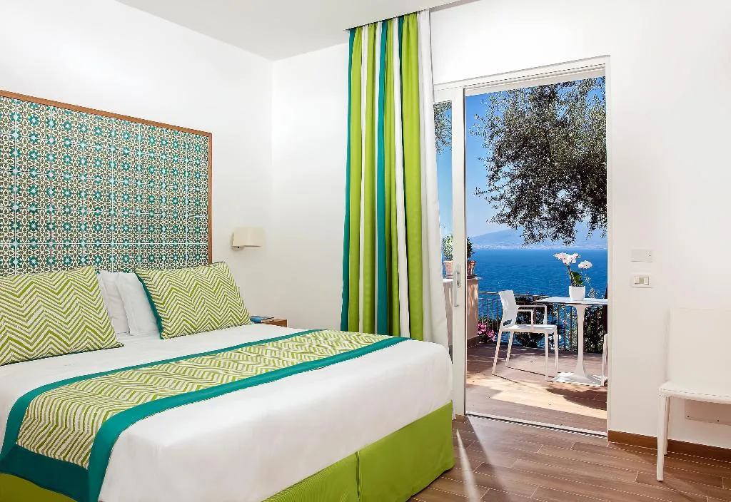 Double or Twin DELUXE SEA VIEW Room, Hotel Miramare, Naples
