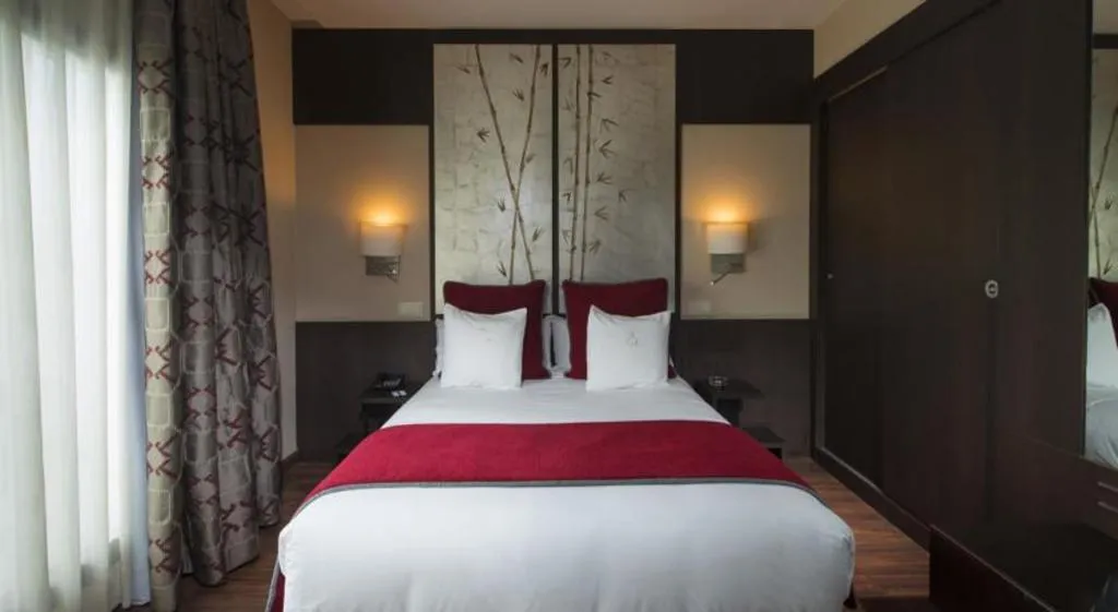 SINGLE STANDARD Room, Radisson RED Madrid, Madrid