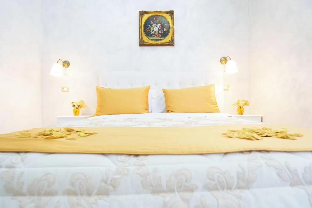 Room, Alma Adry, Naples