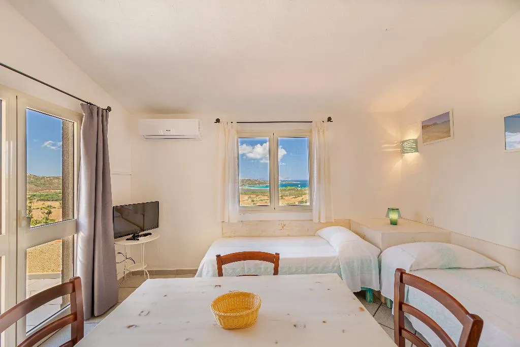 APARTMENT SEA VIEW CAPACITY 4 Room, Lu Nibareddu Aparthotel, Olbia