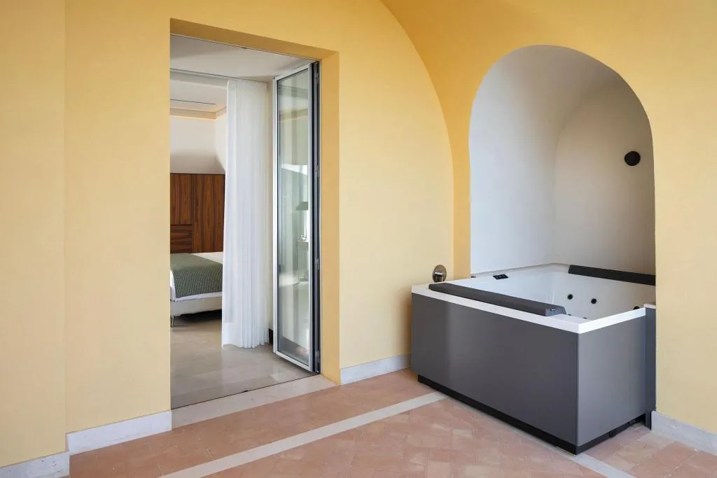 JUNIOR SUITE SEA VIEW Room, Grand Hotel Angiolieri, Naples