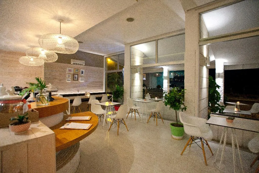 Bar, Costantiana Beach Hotel Apts, Cyprus
