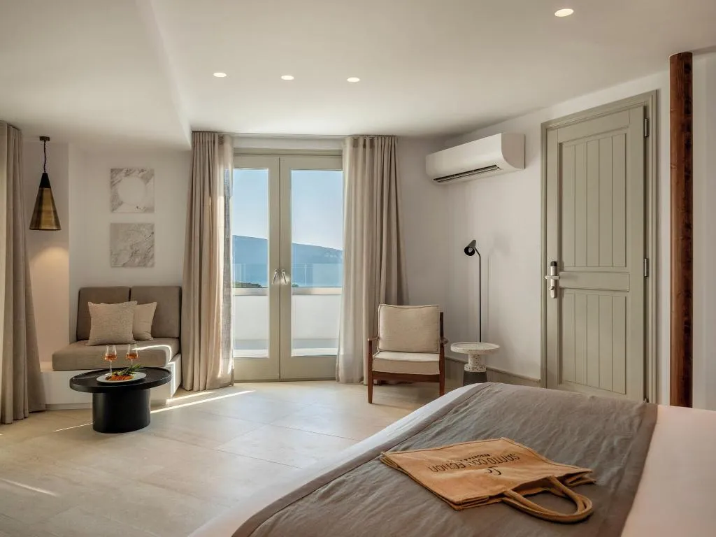 SUITE WITH PRIVATE POOL Room, Santo Pure Oia Suites and Villas, Santorini