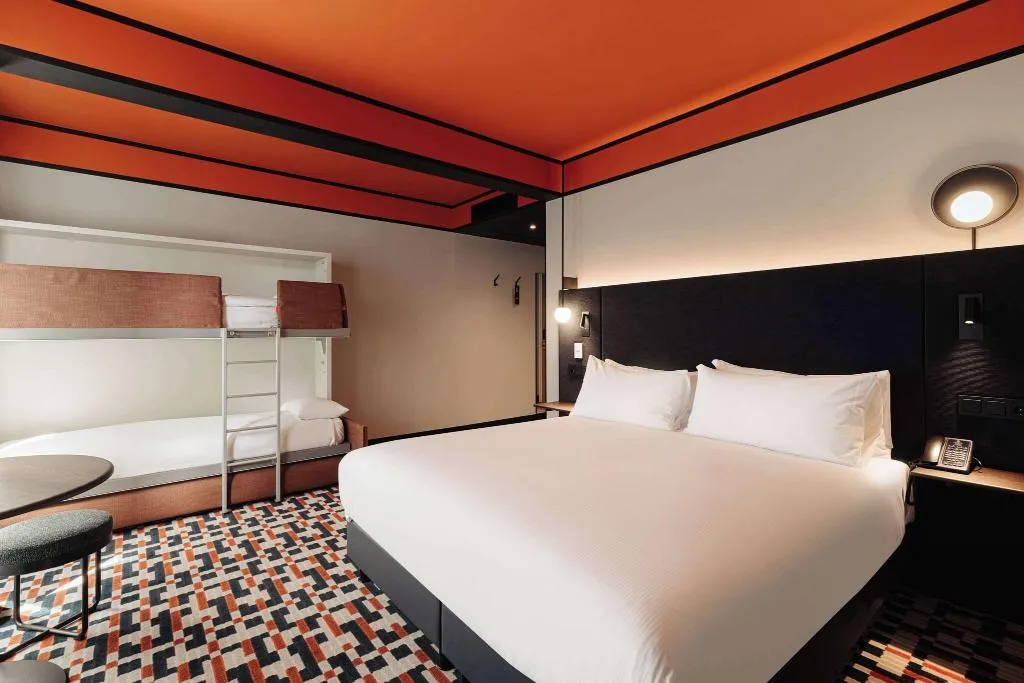 Room, DoubleTree by Hilton Amsterdam Centraal Station, Amsterdam