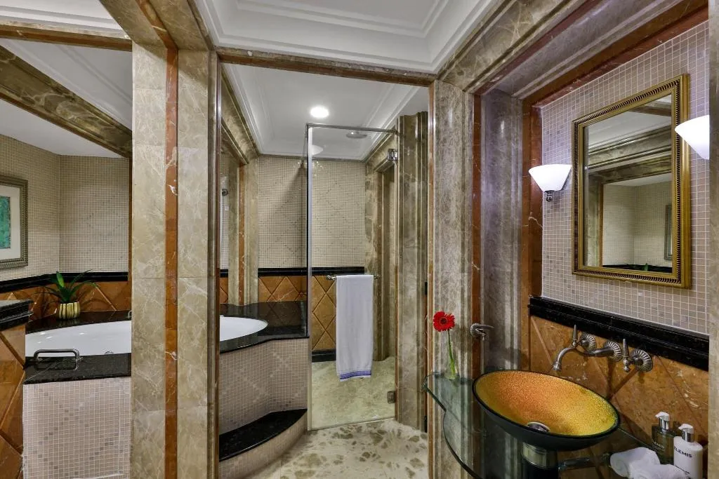 Room, Habtoor Grand Resort, Autograph Collection, Dubai