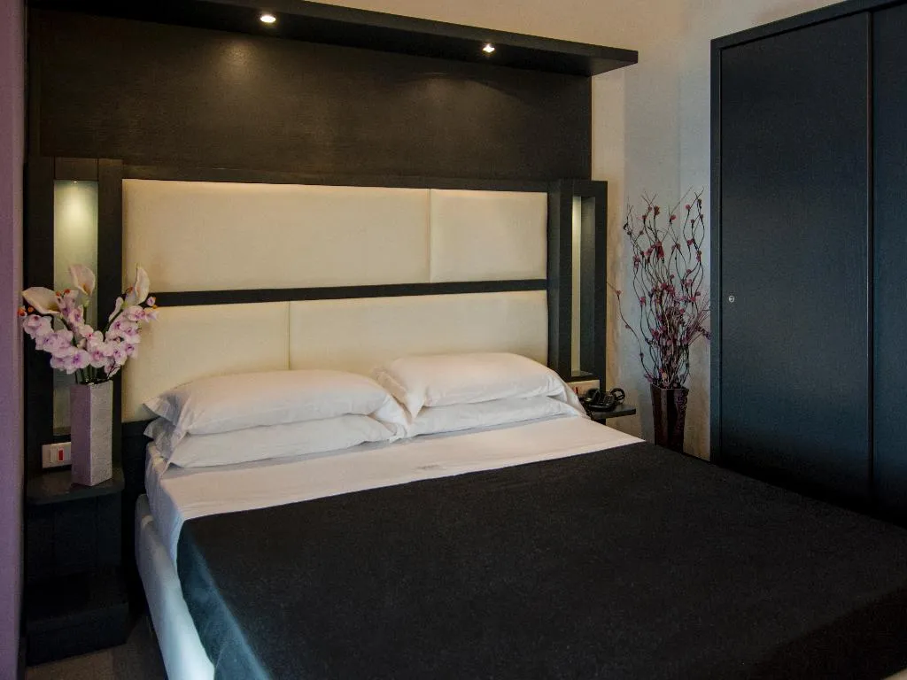 Double or Twin STANDARD Room, Golden Hotel srl, Naples