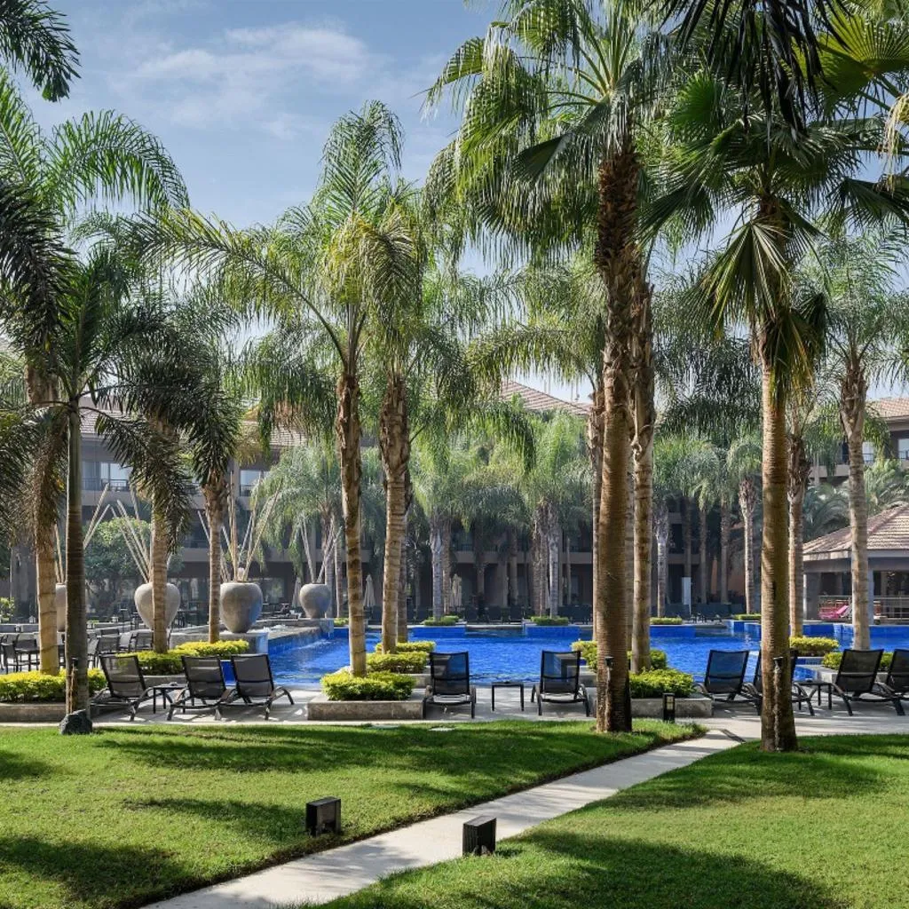 TWIN DELUXE POOL VIEW Room, Dusit Thani LakeView Cairo, Cairo