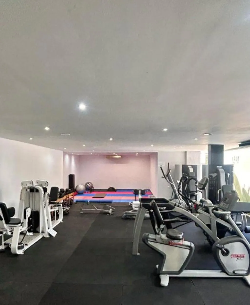 Sports and Entertainment, Nura Condor, Majorca