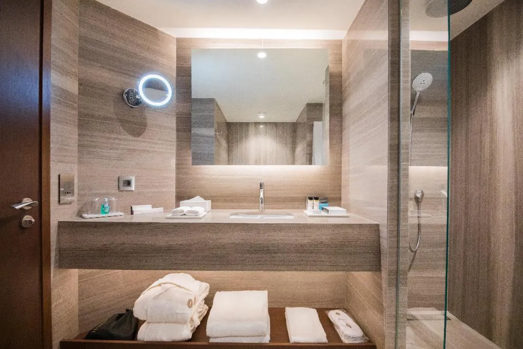 QUADRUPLE PREMIUM QUEEN BED Room, InterContinental Lisbon, Lisbon