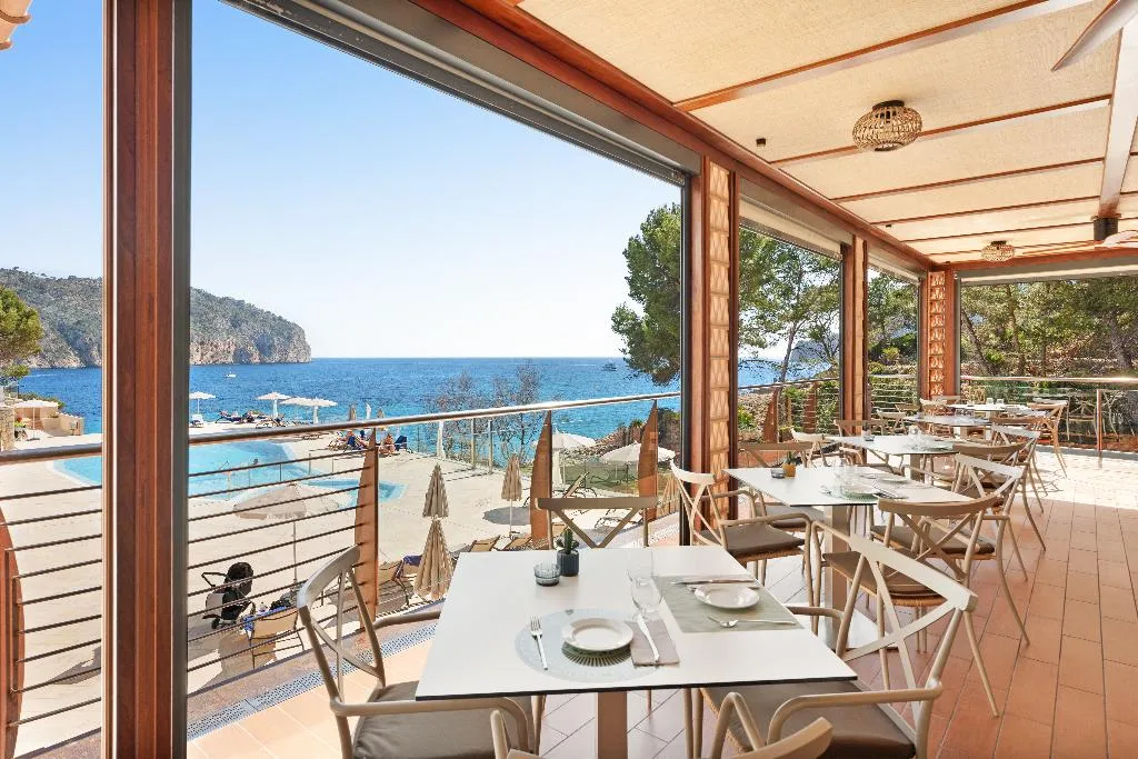 Restaurant, Cabau Bahia Camp de Mar Suites, Majorca
