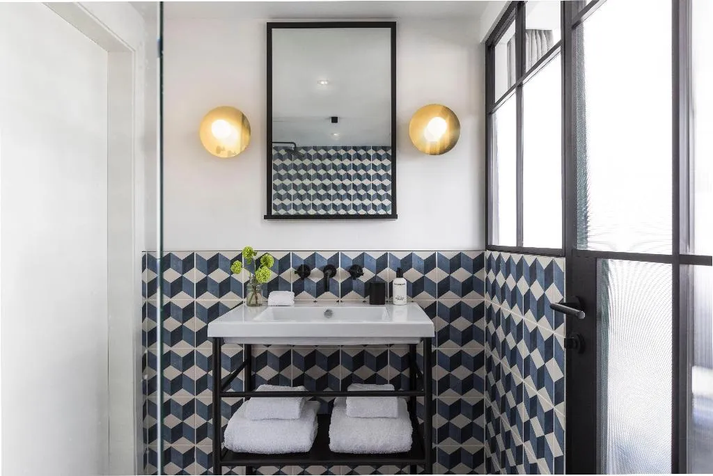 DOUBLE PREMIUM KING BED Room, Kimpton De Witt Amsterdam, Amsterdam