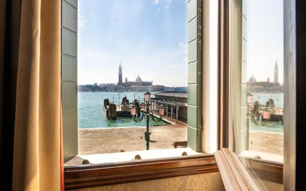 JUNIOR SUITE LAGOON VIEW Room, Metropole Venezia, Venice