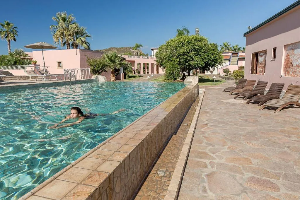 Pool, Eros, Palermo