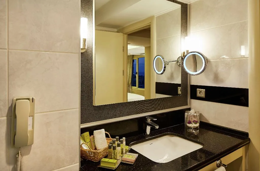 DOUBLE GUEST ROOM Room, DoubleTree By Hilton Izmir Alsancak, Izmir