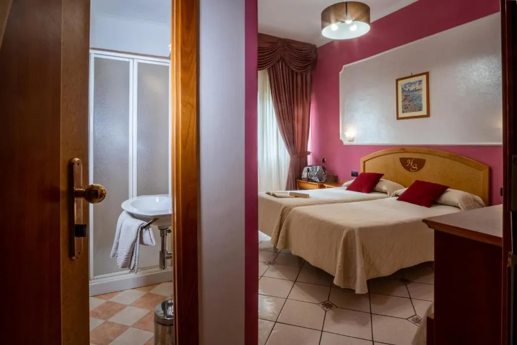 TWIN STANDARD Room, Hotel Savoia, Naples