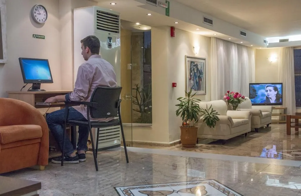 Lobby, Porto Alegre, Crete