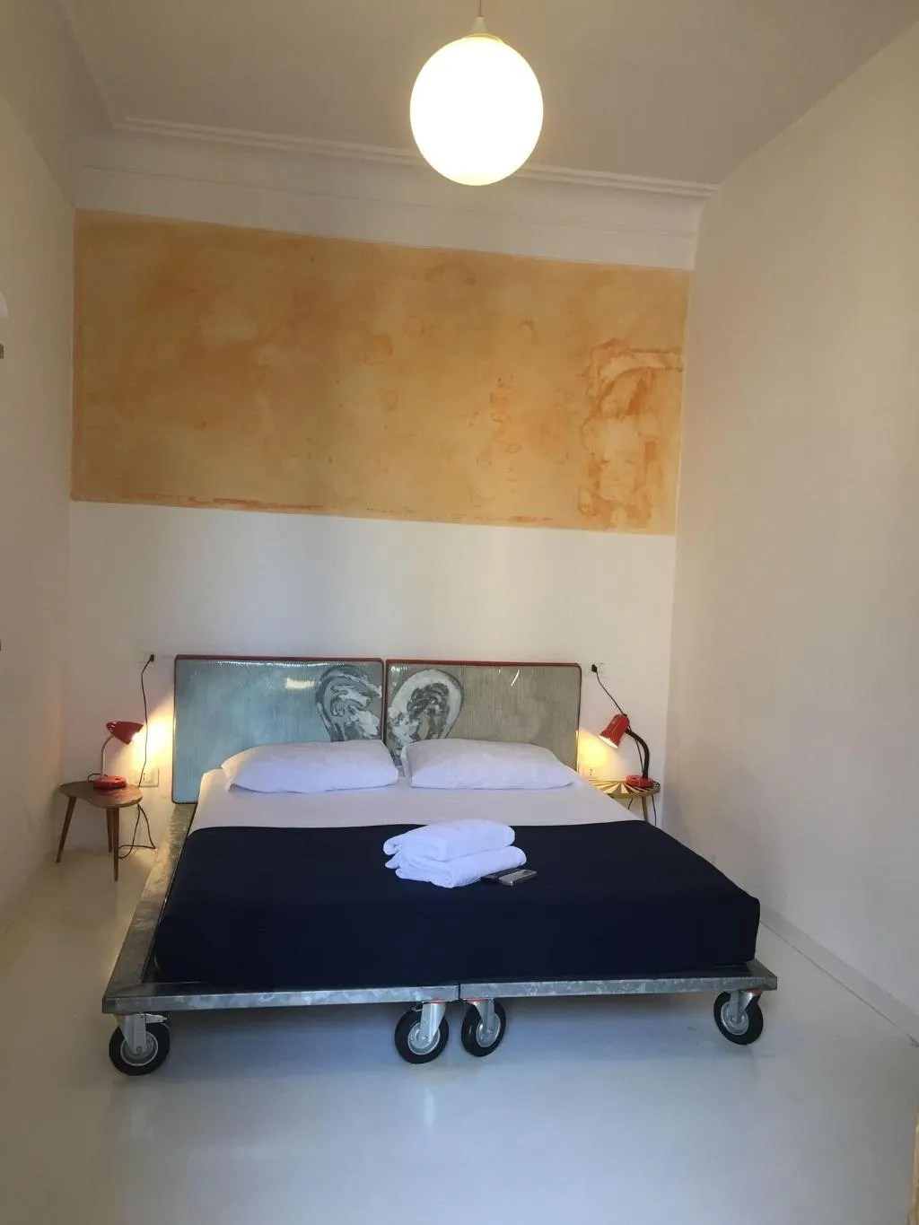 Room, Roma Art Rooms, Naples