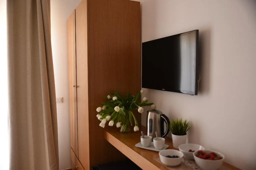 Room, The Night Guest House Sorrento, Naples