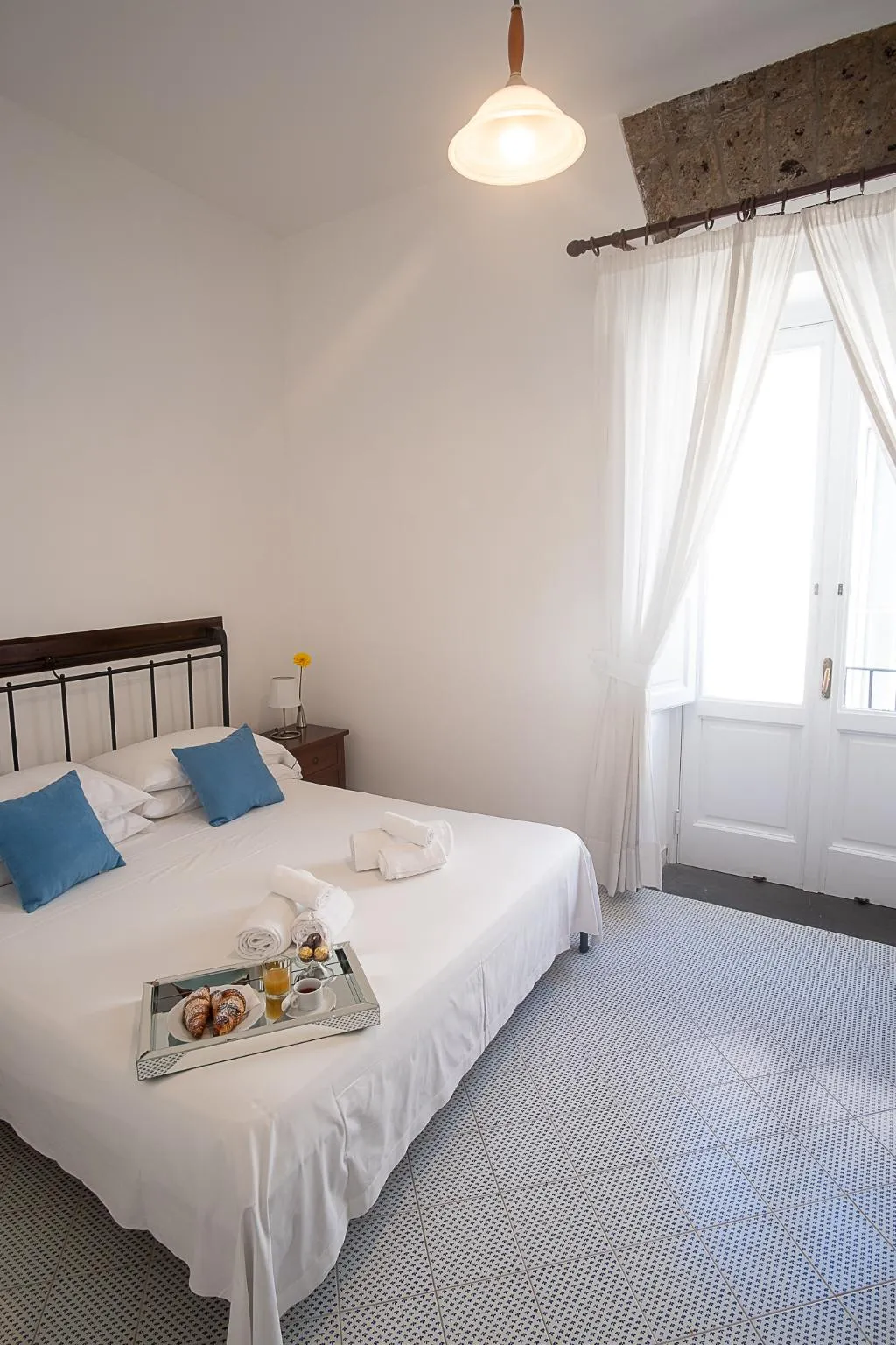 APARTMENT WITH BALCONY Room, Antico Palazzo Scala, Naples