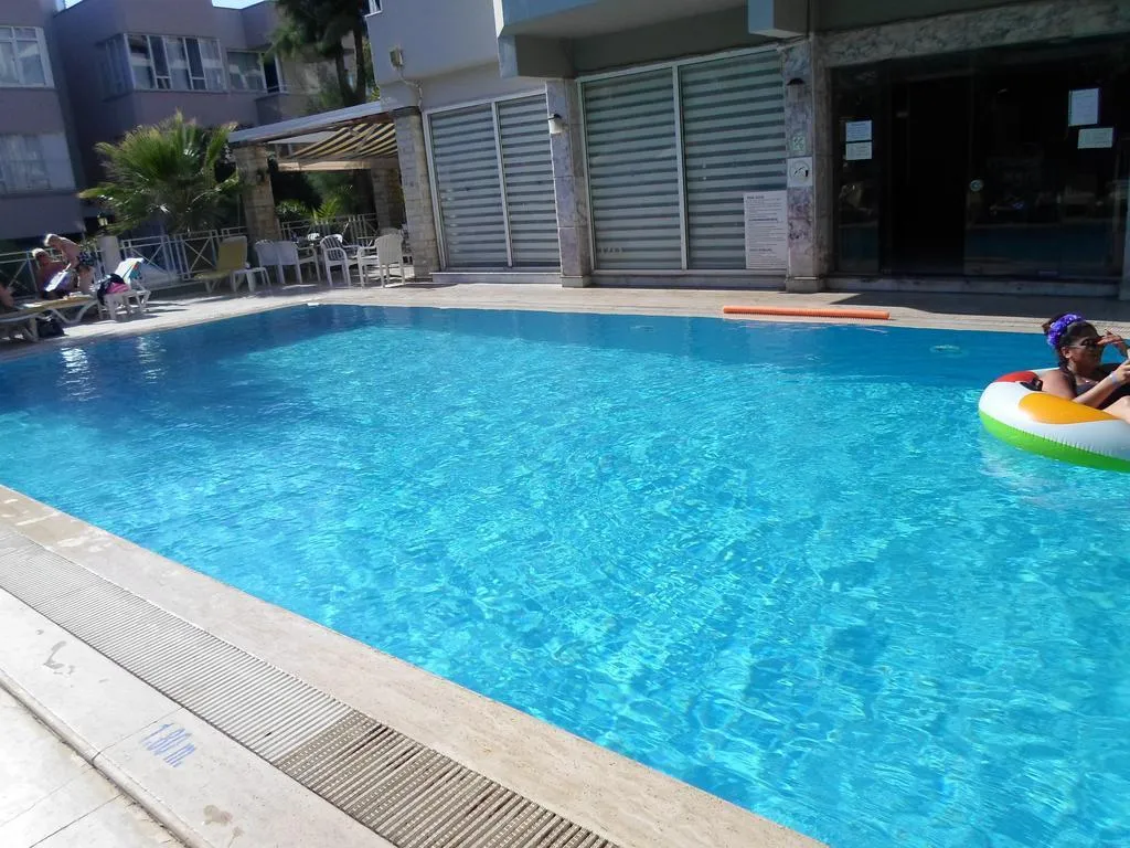 Pool, Myra, Dalaman