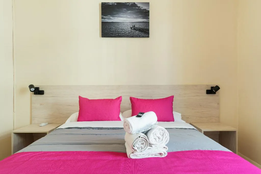 DOUBLE WITH SHARED BATHROOM Room, Red Nest, Valencia