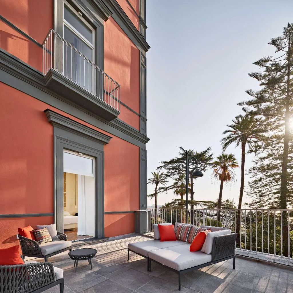 DOUBLE SUPERIOR WITH TERRACE Room, de Bonart Naples-Curio Collection by Hilton, Naples