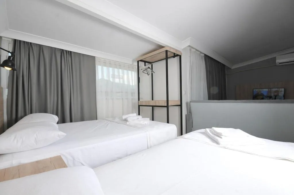 Room, Sema, Dalaman