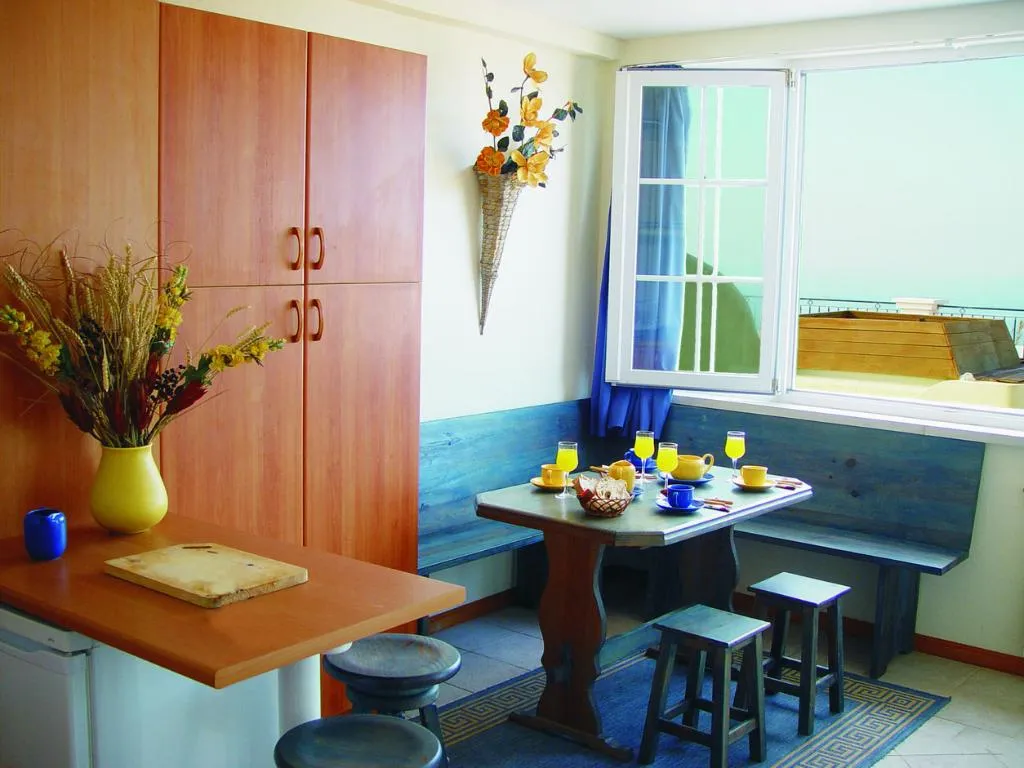 APARTMENT CAPACITY 6 TWO BEDROOMS Room, Quinta Da Vigia, Lisbon