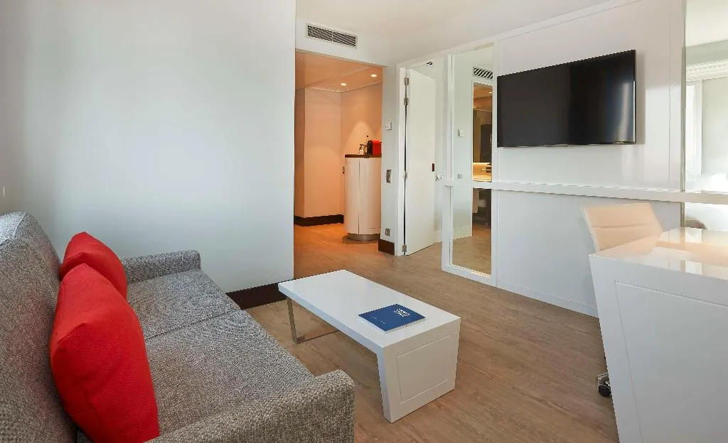 Room, NH Collection Barcelona Gran Hotel Calderón, Barcelona