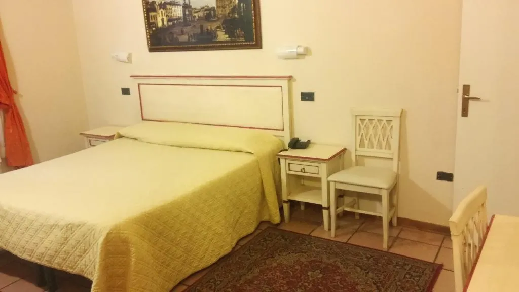 DOUBLE ECONOMY Room, Vasari Palace, Florence