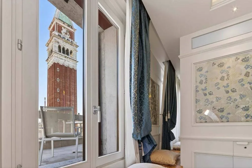 Room, Canaletto Luxury Suites – San Marco Luxury, Venice