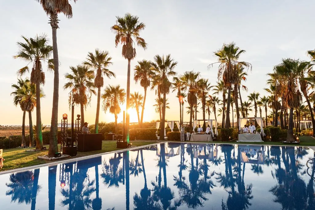 Pool, Wine & Books by the sea - Algarve Resort, Algarve