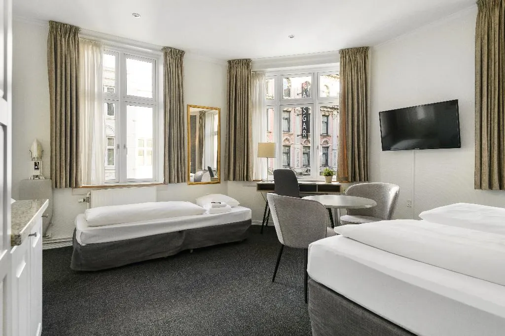 FAMILY ROOM CAPACITY 3 Room, Hotel Tiffany, Copenhagen