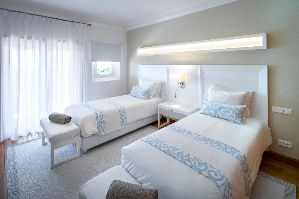 VILLA SEVEN BEDROOMS WITH PRIVATE POOL Room, Shantivillas, Algarve
